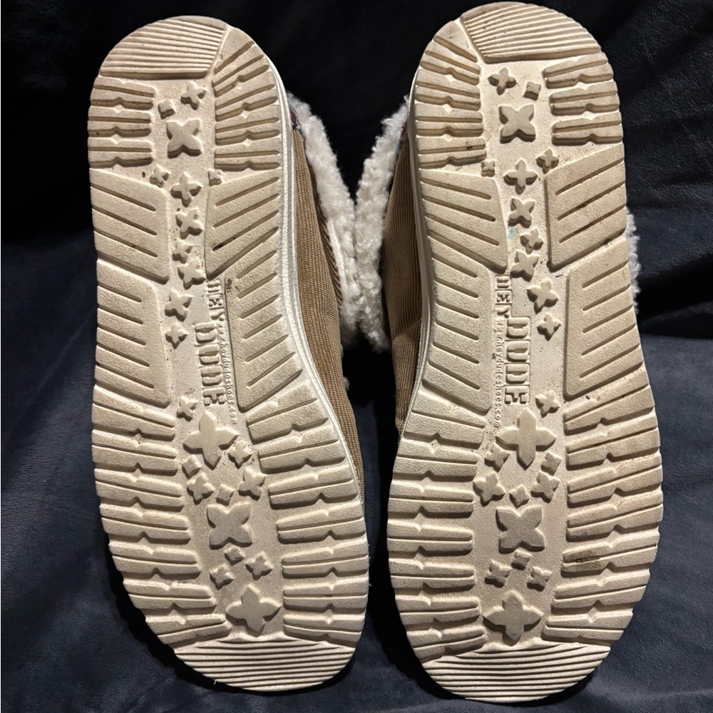 Hey Dudes Cozy Tan Corduroy Slippers with Faux Fur Lining - Picture 4 of 4
